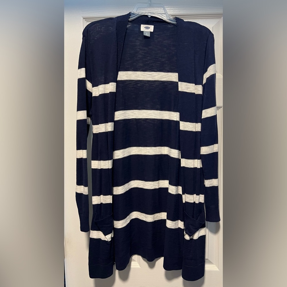 Old navy large blue white striped cardigan with pockets gently used light weight